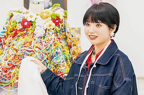 デザインの説明をするStyle Coreスタイルデザイン科の学生