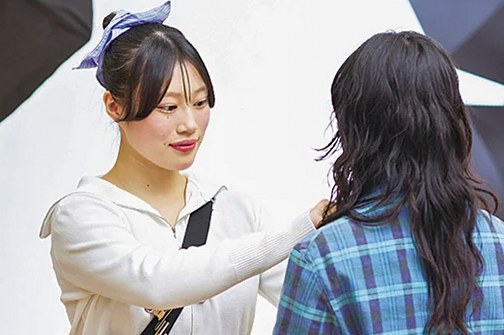 スタイリングをするStyle Coreスタイリスト科の学生
