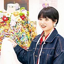 デザインの説明をするStyle Coreスタイルデザイン科の学生